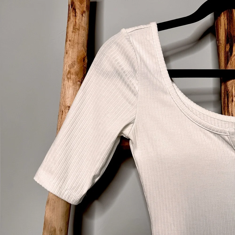 H&M Ribbed V-Neck Bodysuit - Picture 4 of 11